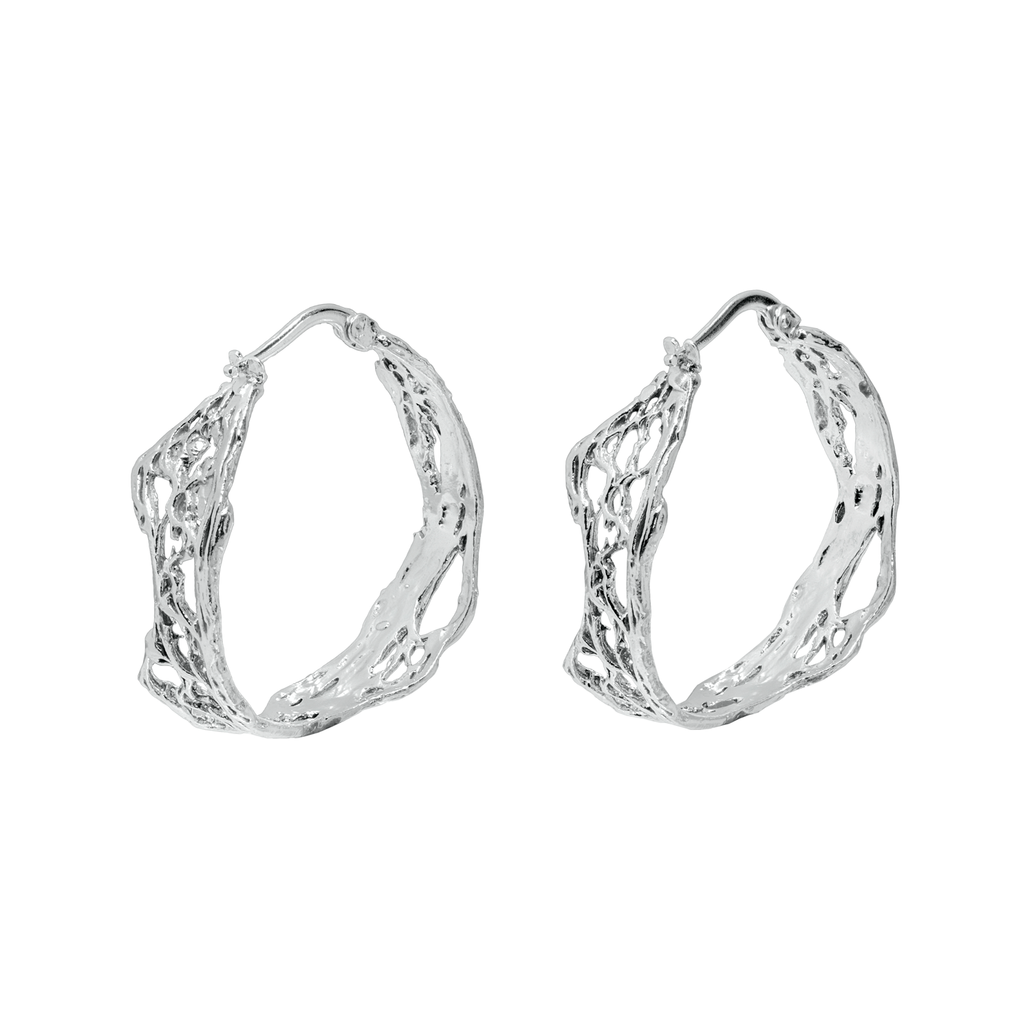 Φωτογραφία Ασημένιοι κρίκοι από την Συλλογή Αλμύρα της εταιρείας kyma jewelry, διαφημιστική φωτογραφία κοσμημάτων.